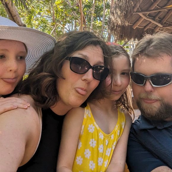 Meet your Posher, Melissa - Picture 1 of 1